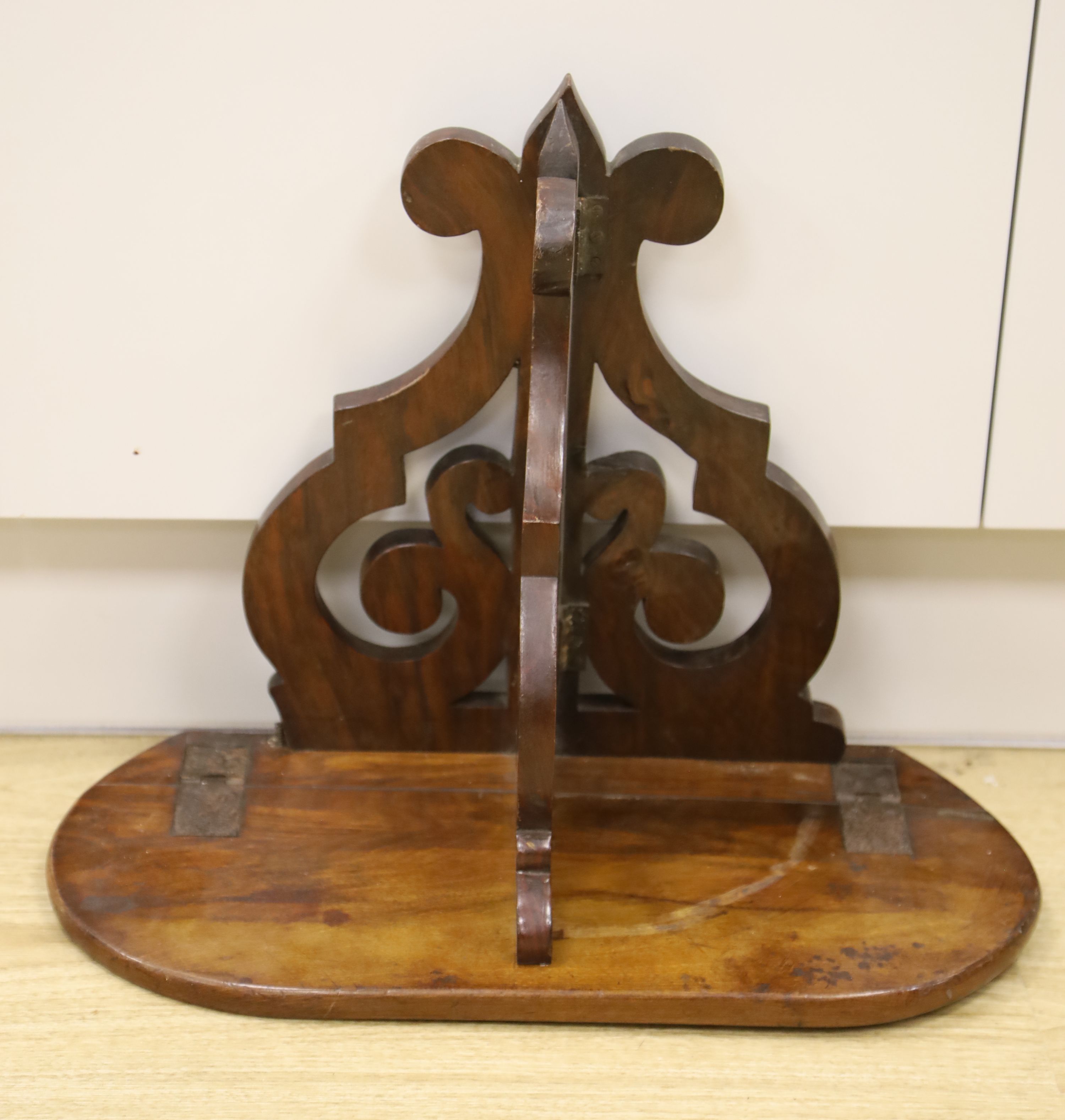 A mahogany wall bracket, 39 x 49cm